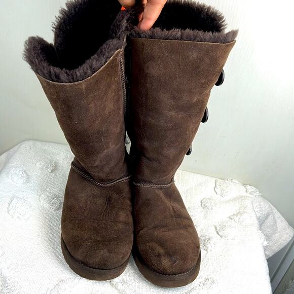 Uggs Tall Three Chocolate Button Boots size 9 - Picture 7 of 11